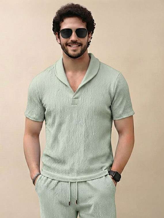 men textured short sleeves t-shirt and trouser co-ord set