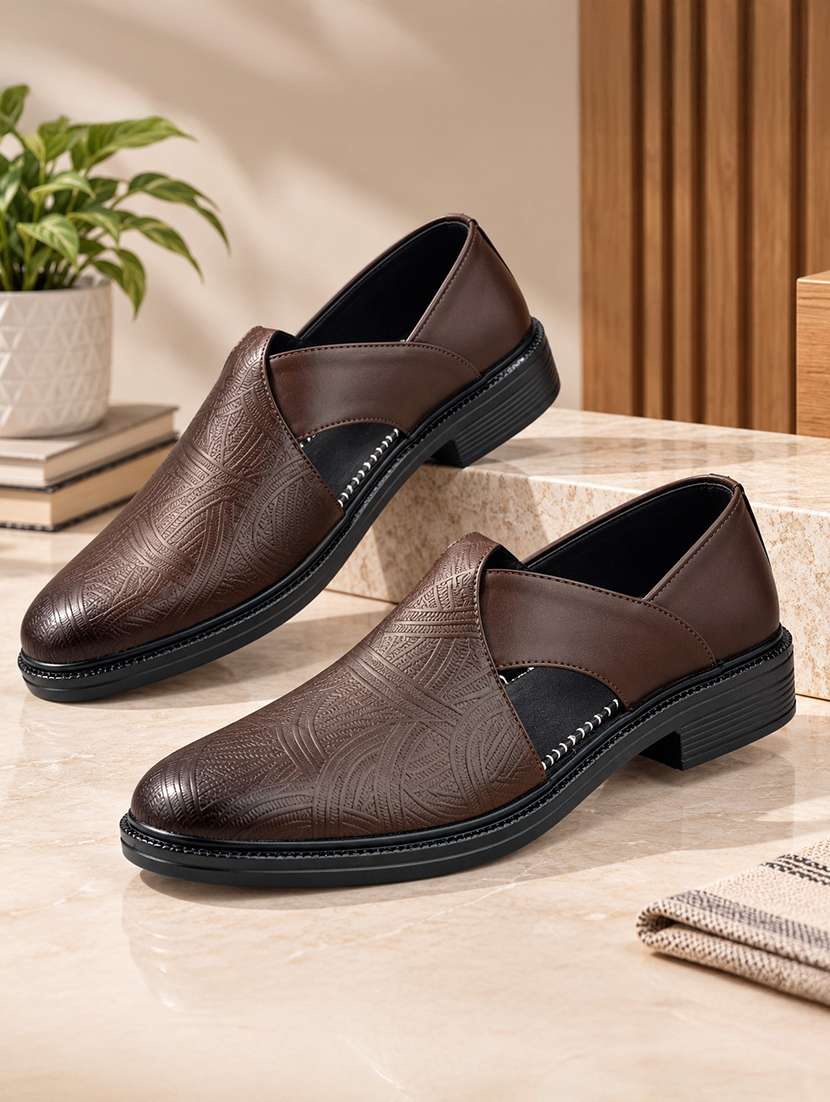 men textured slip on sandal