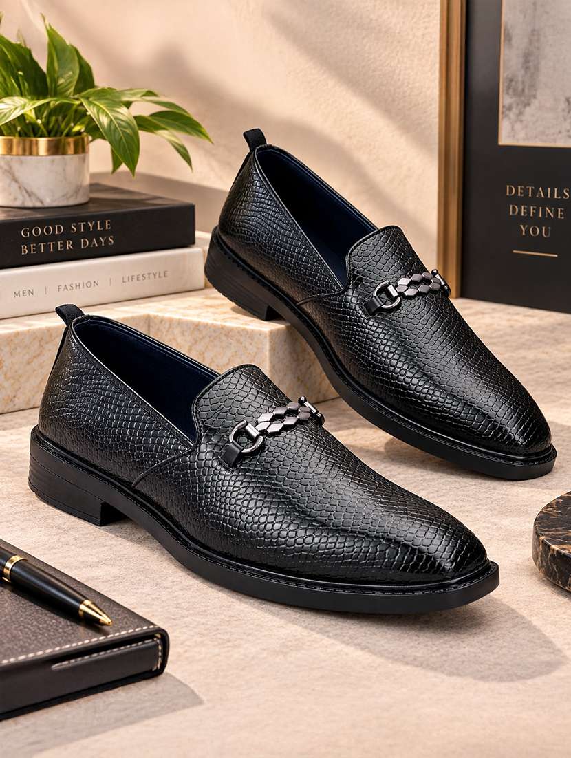 men textured slip on moccasin
