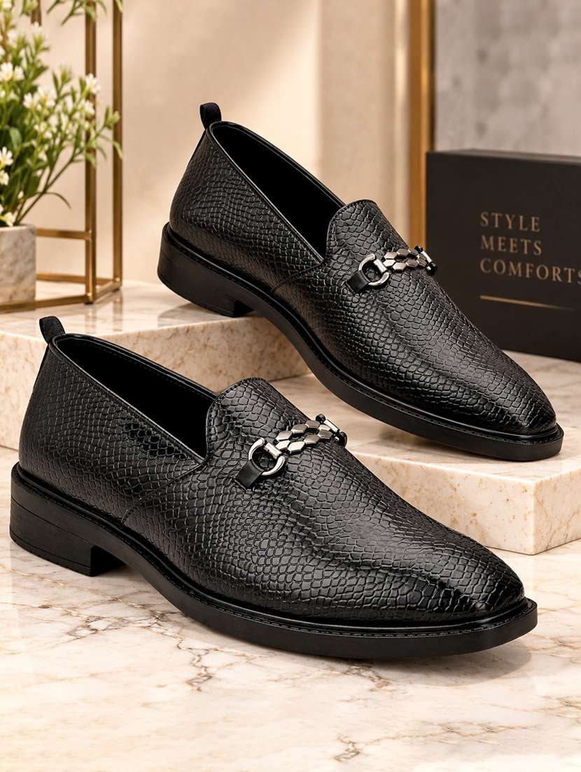 men textured slip on moccasin