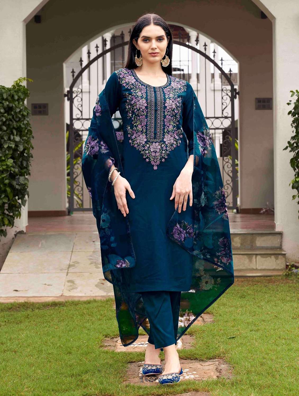 women embroidered three quarter sleeves kurta pant set with dupatta