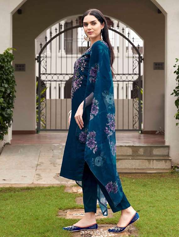 Women Embroidered Three Quarter Sleeves Kurta Pant Set With Dupatta - 22722105 -  Standard Image - 3