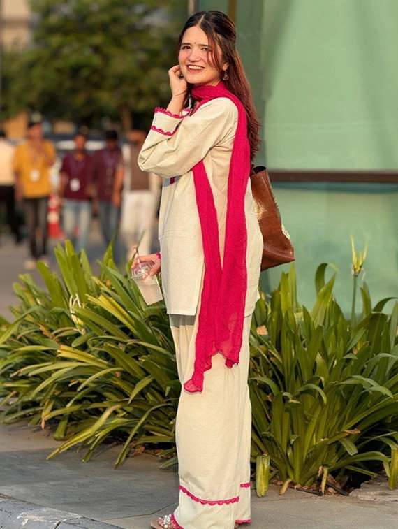 Women Solid Long Sleeves Kurta Farshi Salwar Set With Dupatta - 22722137 -  Standard Image - 3