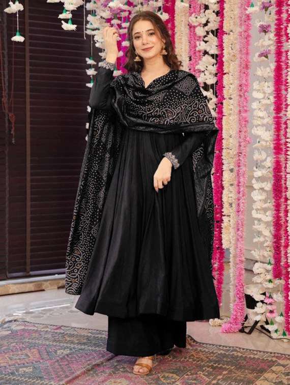 women embroidered long sleeves kurta palazzo set with dupatta