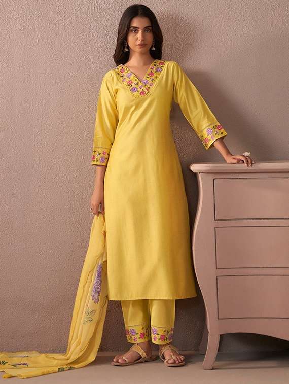 women embroidered three quarter sleeves kurta pant set with dupatta