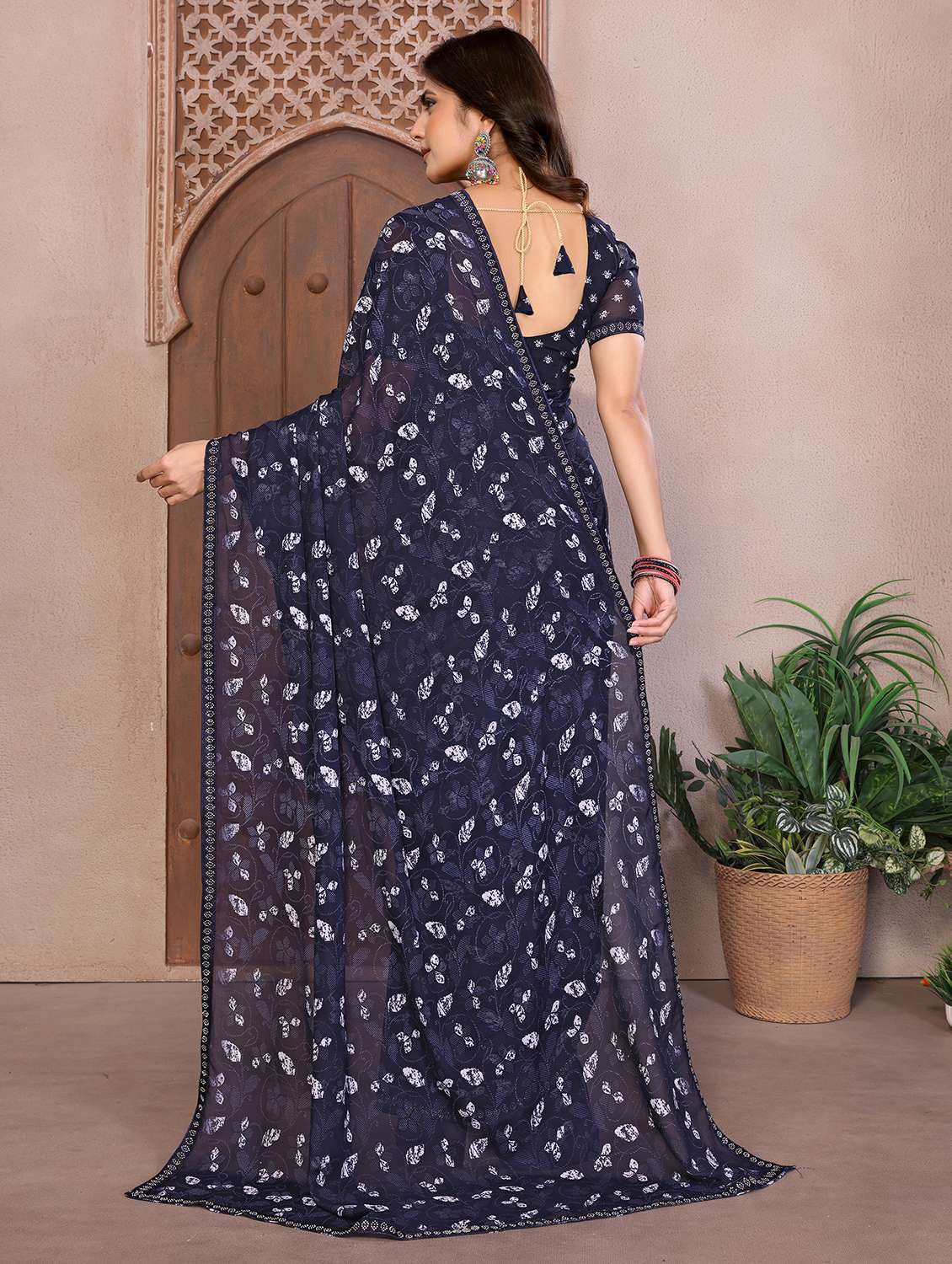 Women Printed Casual Wear Saree With Blouse - 22722785 -  Standard Image - 3
