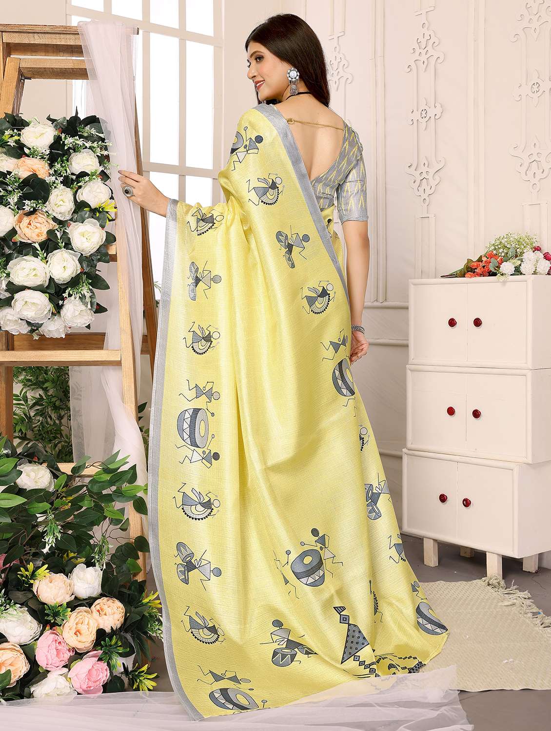 Women Warli Printed Saree With Blouse - 22722927 -  Standard Image - 3