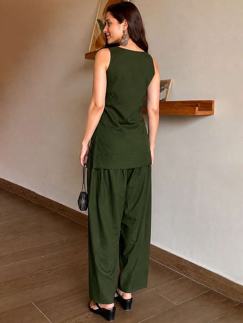 Women Solid Sleeveless Ethnic Co-ord Set - 22723046 -  Standard Image - 3