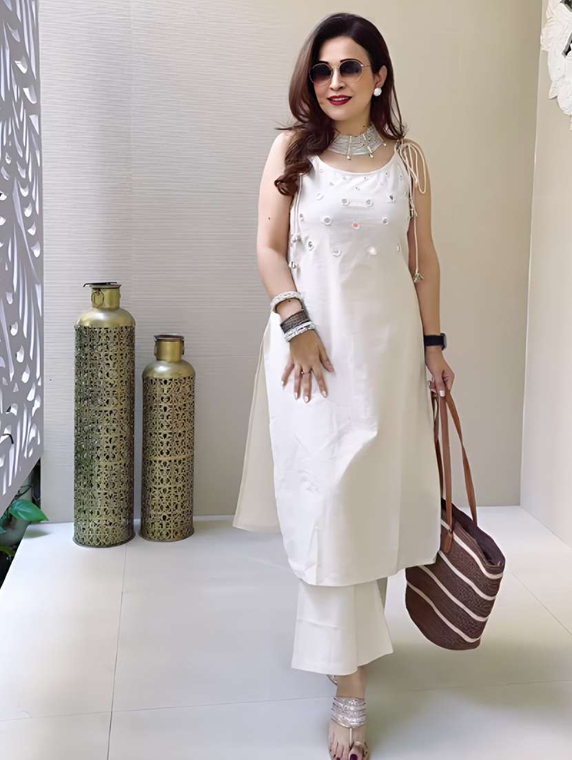 women embroidered sleeveless kurta pant set