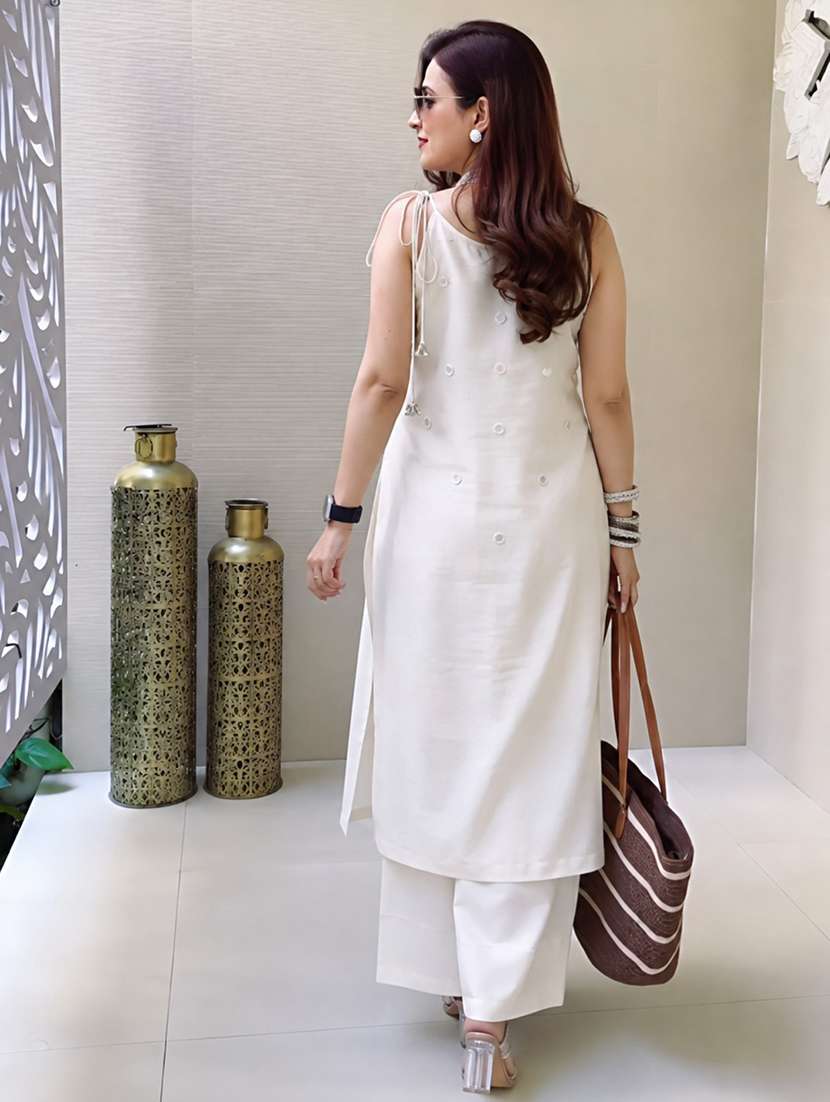 Women Embroidered Sleeveless Kurta Pant Set - 22723122 -  Standard Image - 3