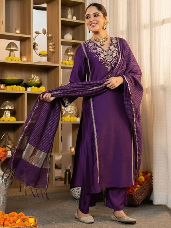 women embroidered three quarter sleeves kurta pant set with dupatta