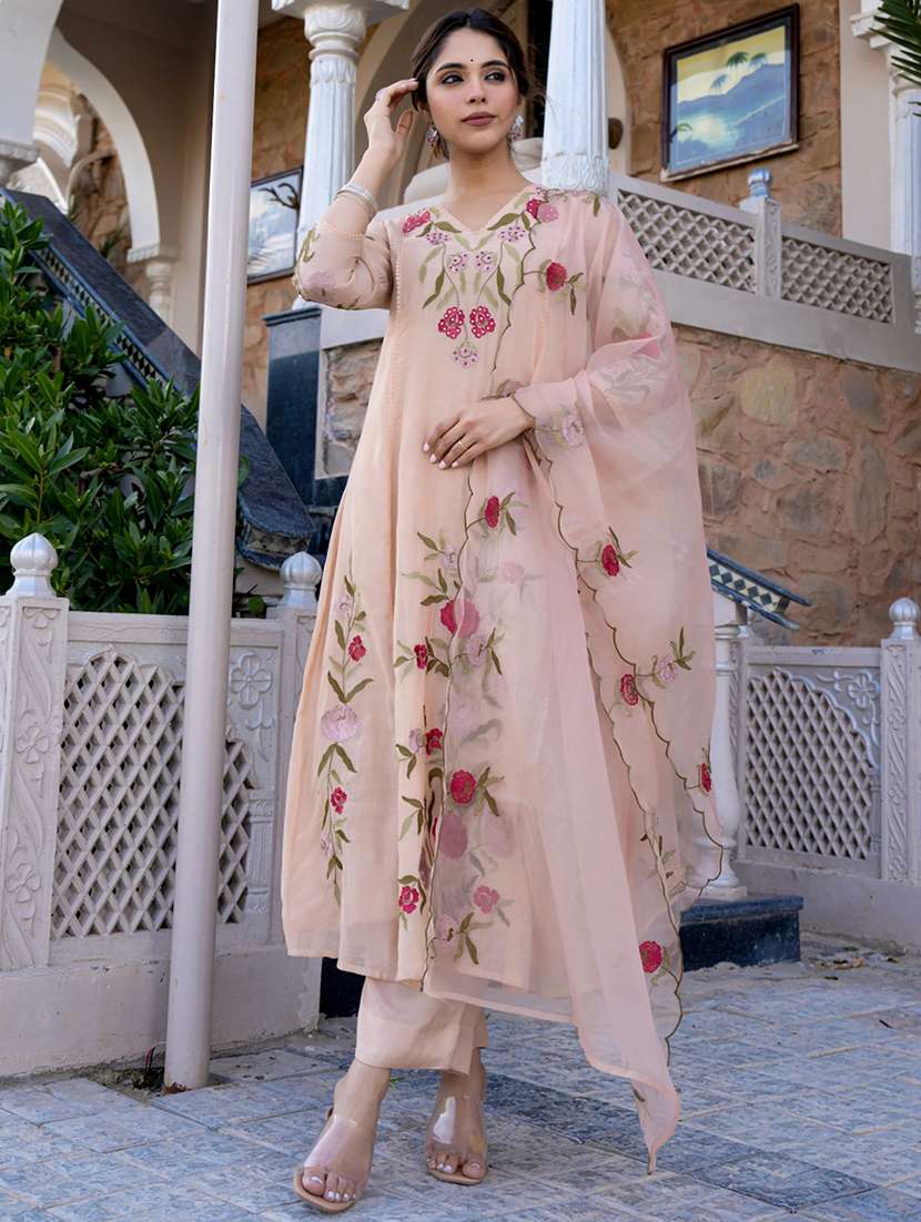 women embroidered three quarter sleeves kurta pant set with dupatta