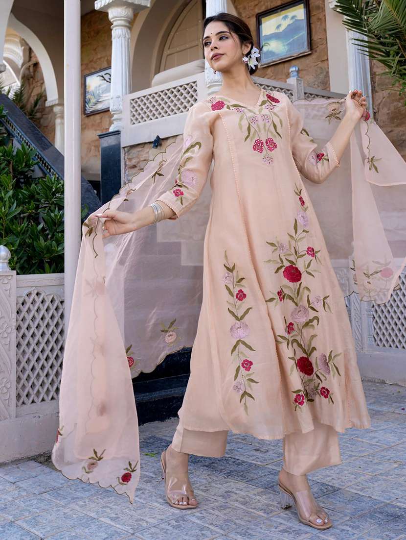 Women Embroidered Three Quarter Sleeves Kurta Pant Set With Dupatta - 22723145 -  Standard Image - 3