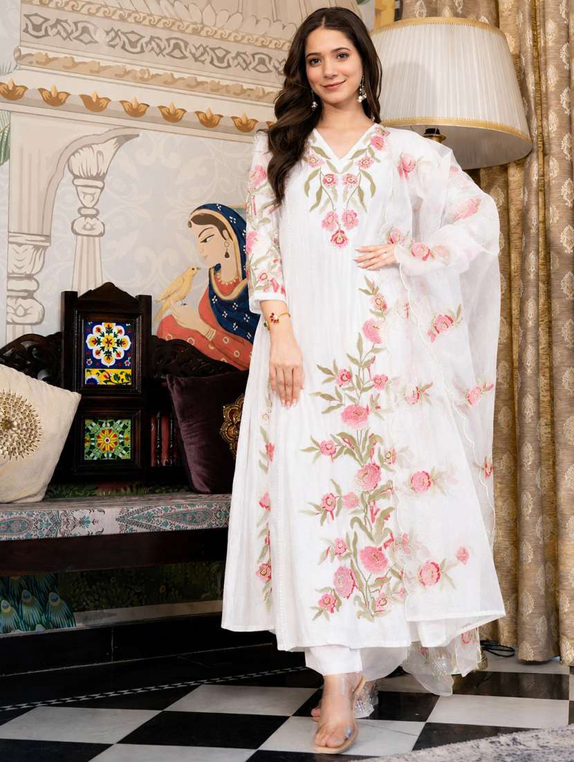 women embroidered three quarter sleeves kurta pant set with dupatta