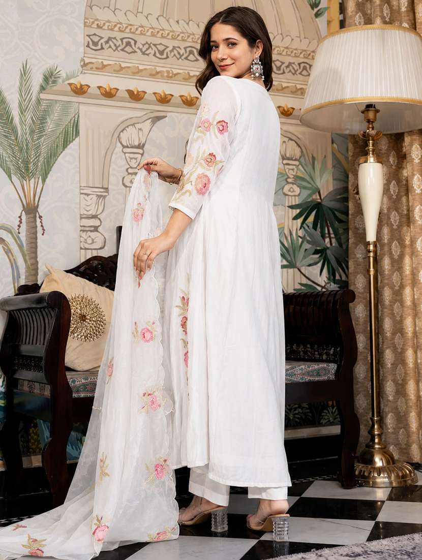 Women Embroidered Three Quarter Sleeves Kurta Pant Set With Dupatta - 22723149 -  Standard Image - 3
