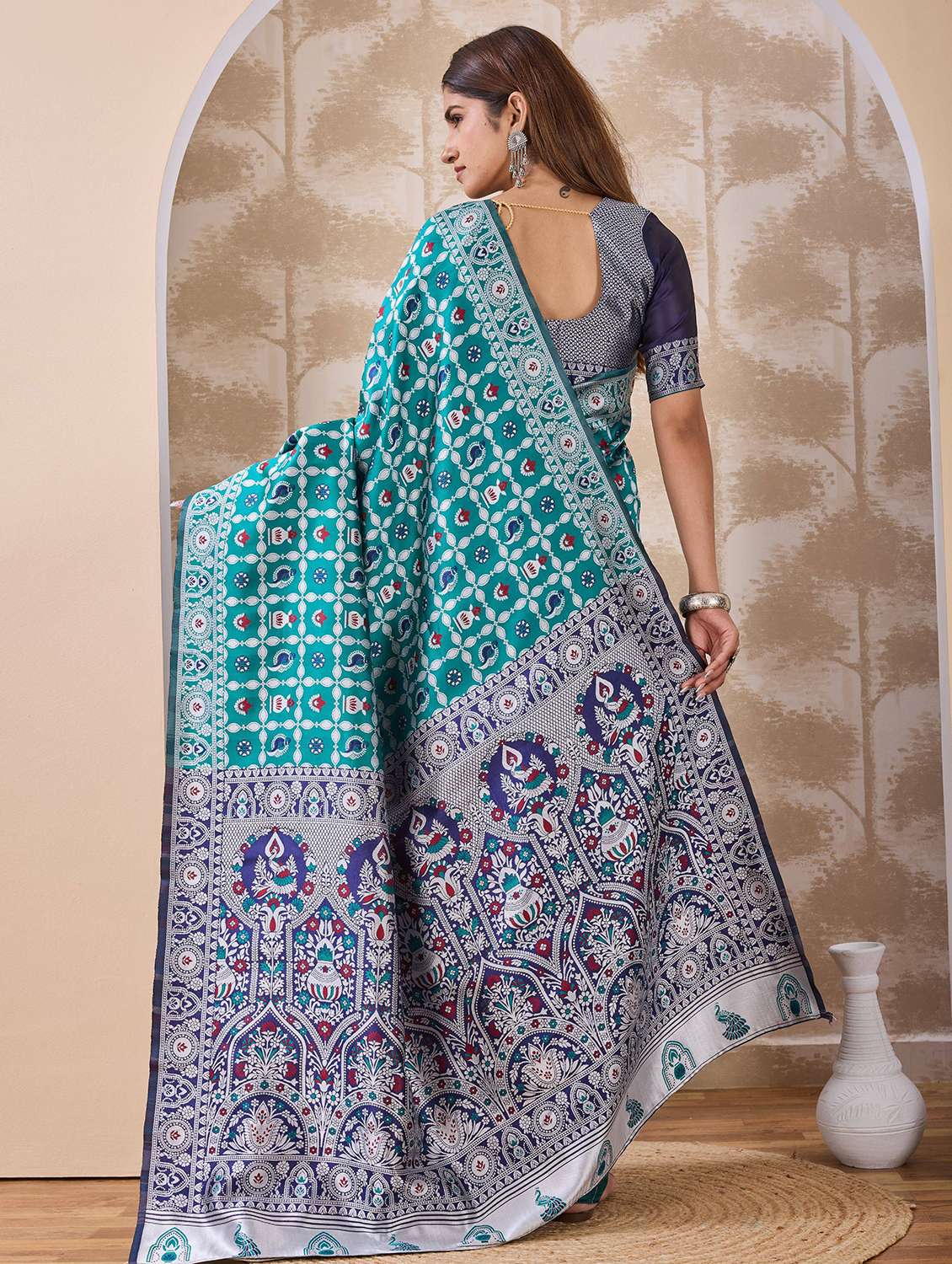 Women Self Design Banarasi Saree With Blouse - 22723232 -  Standard Image - 3