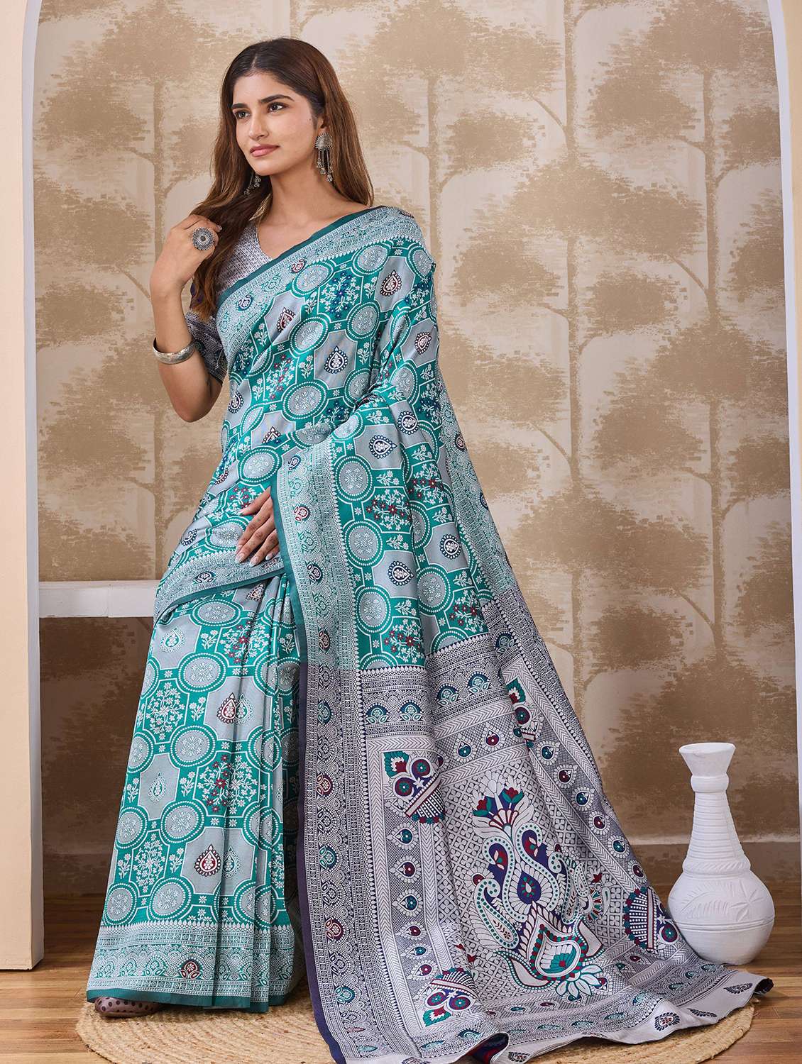 Women Self Design Banarasi Saree With Blouse - 22723235 -  Standard Image - 5