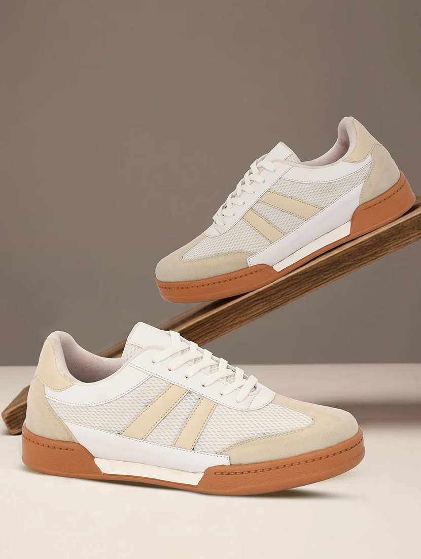 men textured lace up sneaker