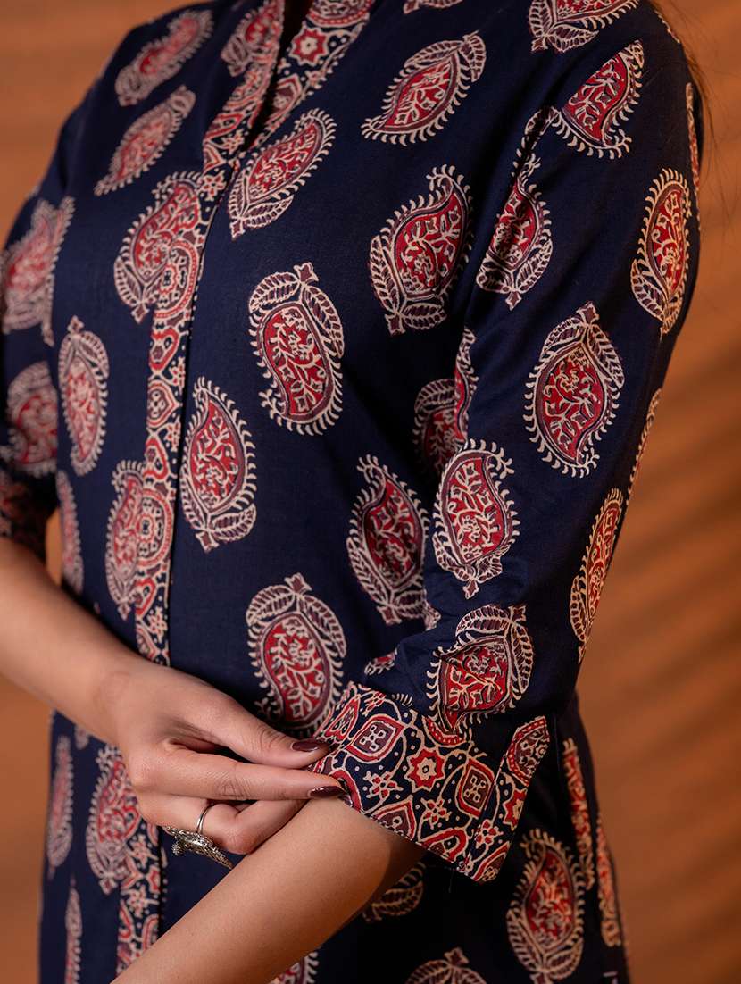 Women Printed Three Quarter Sleeves Straight Kurta - 22724853 -  Standard Image - 5