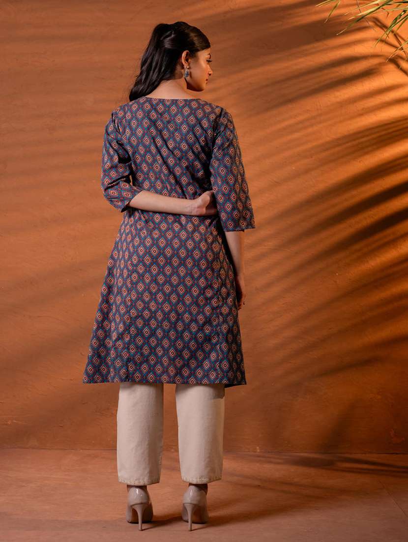 Women Printed Three Quarter Sleeves Straight Kurta - 22724861 -  Standard Image - 3