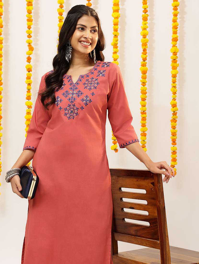 Women Embroidered Three Quarter Sleeves Kurta Pant Set - 22725717 -  Standard Image - 5