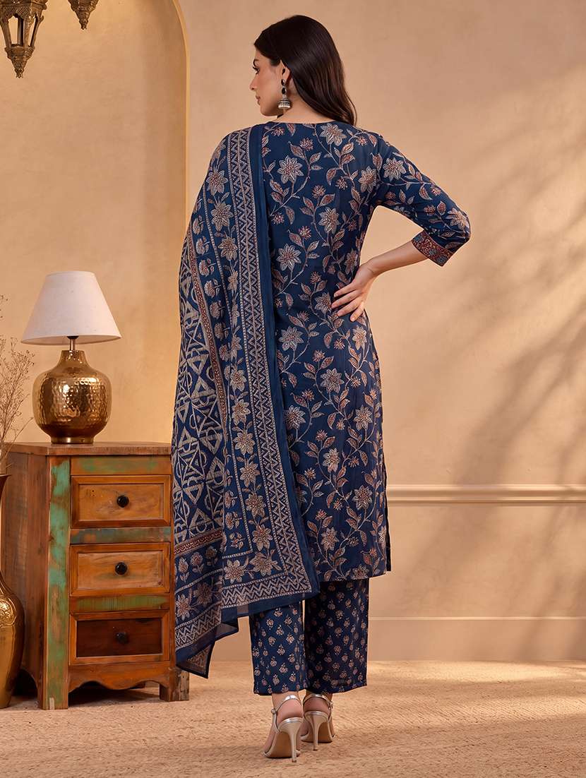 Women Printed Three Quarter Sleeves Kurta Pant Set With Dupatta - 22725738 -  Standard Image - 3
