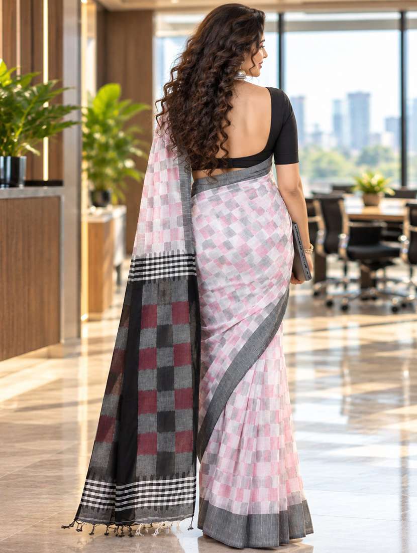 Women Checkered Handloom Saree With Blouse - 22725747 -  Standard Image - 3
