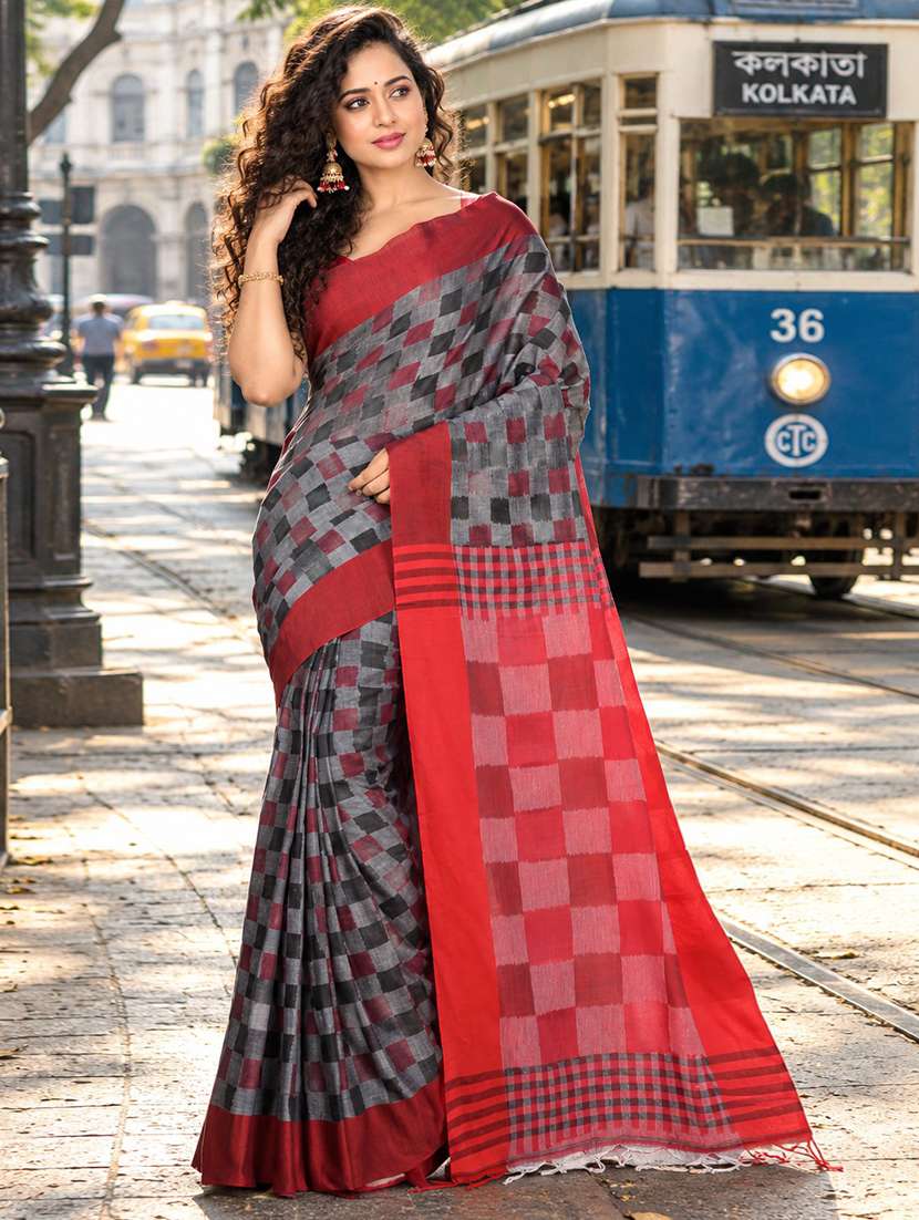 women checkered handloom saree with blouse
