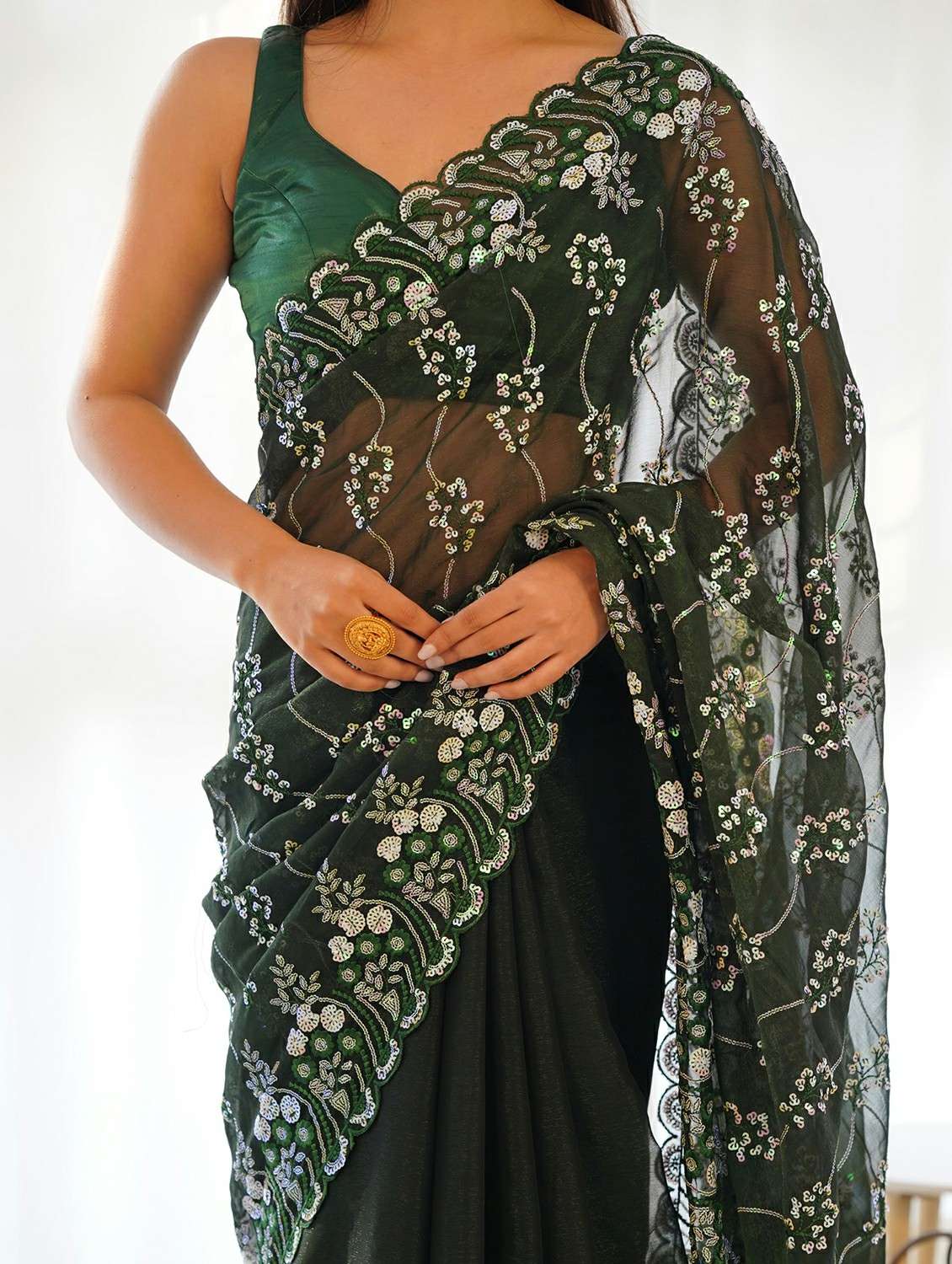 Women Solid With Work Embellished Saree With Blouse - 22727063 -  Standard Image - 3