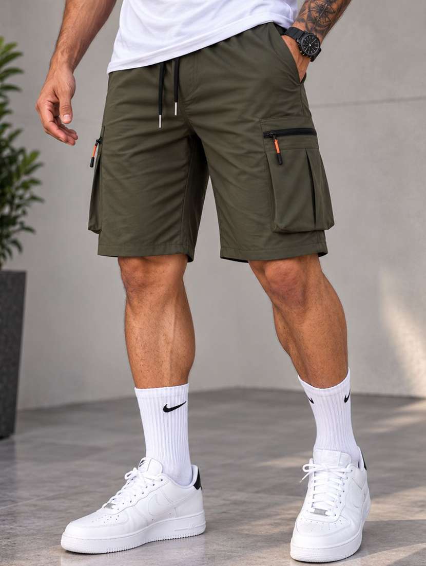men solid mid rise regular fit cargo shorts