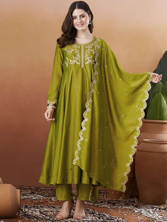 women embroidered long sleeves kurta pant set with dupatta