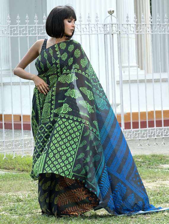 women printed casual wear saree with blouse