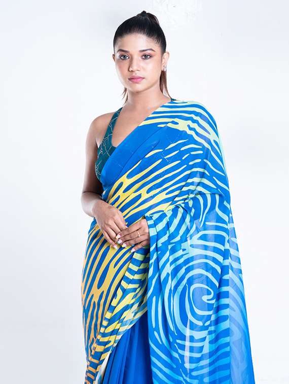 Women Printed Casual Wear Saree With Blouse - 22728838 -  Standard Image - 3