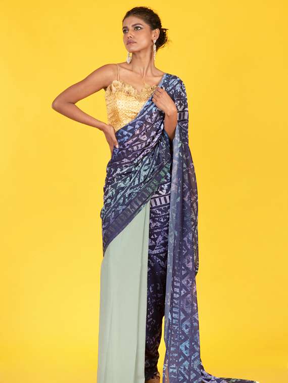 women printed casual wear saree with blouse