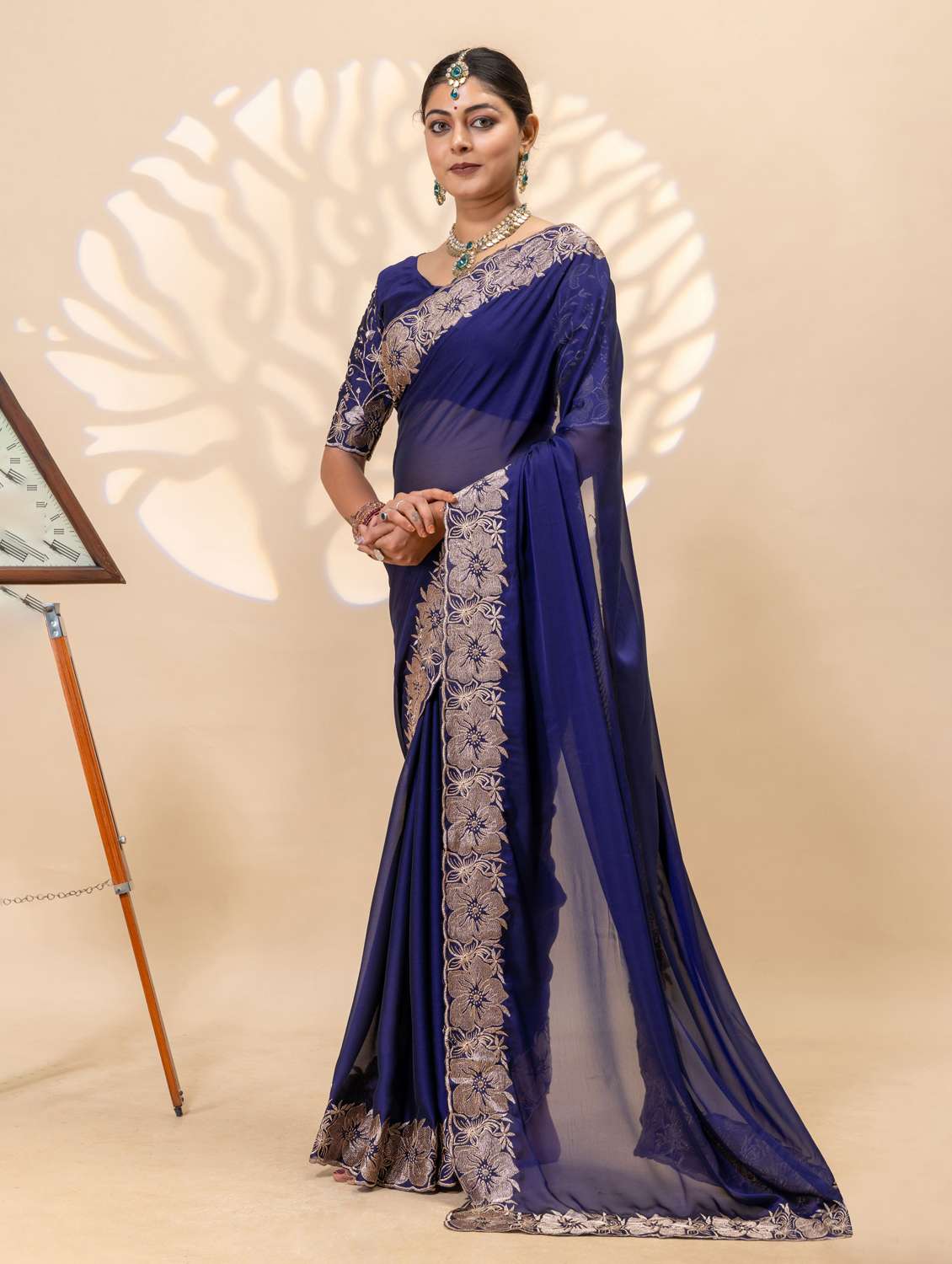 Women Solid With Bordered Saree With Blouse - 22729078 -  Standard Image - 3