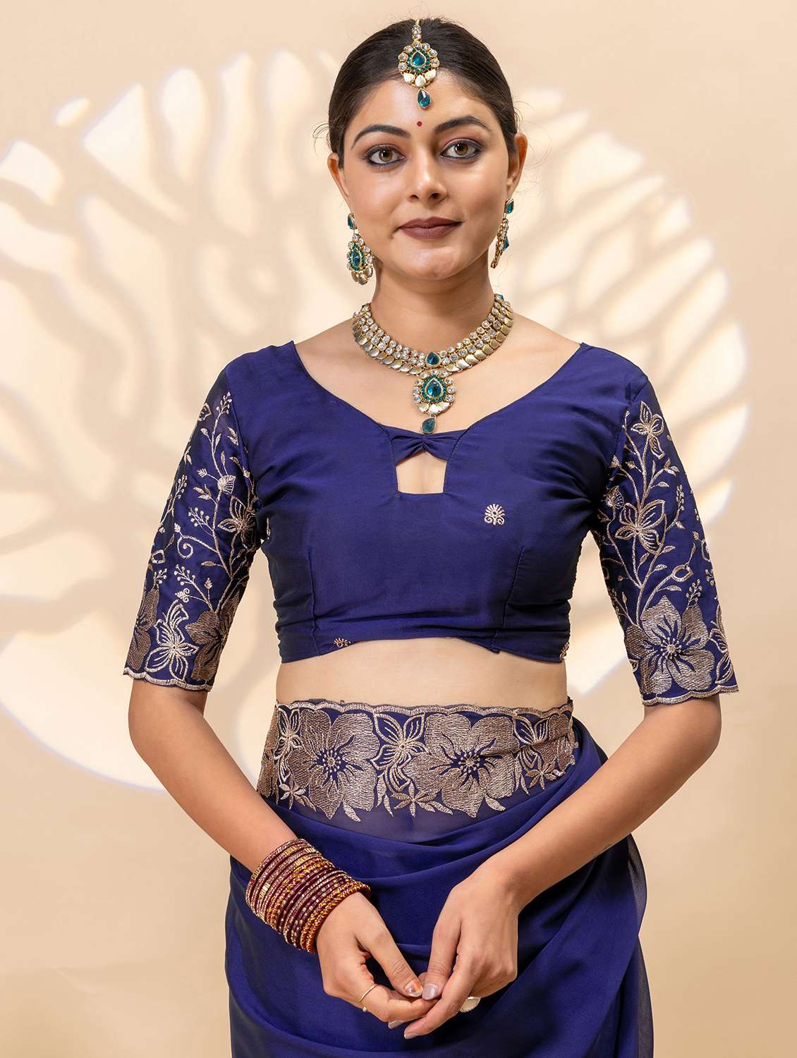 Women Solid With Bordered Saree With Blouse - 22729078 -  Standard Image - 5