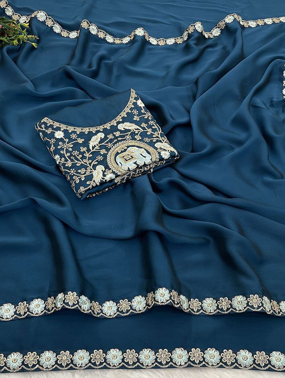 Women Solid With Bordered Saree With Blouse - 22729113 -  Standard Image - 5