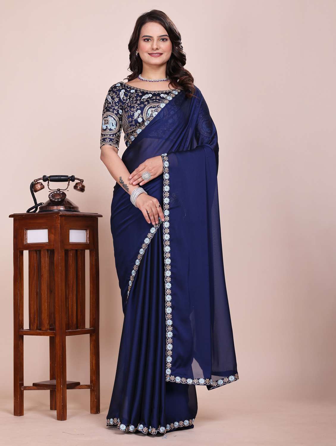 women solid with bordered saree with blouse