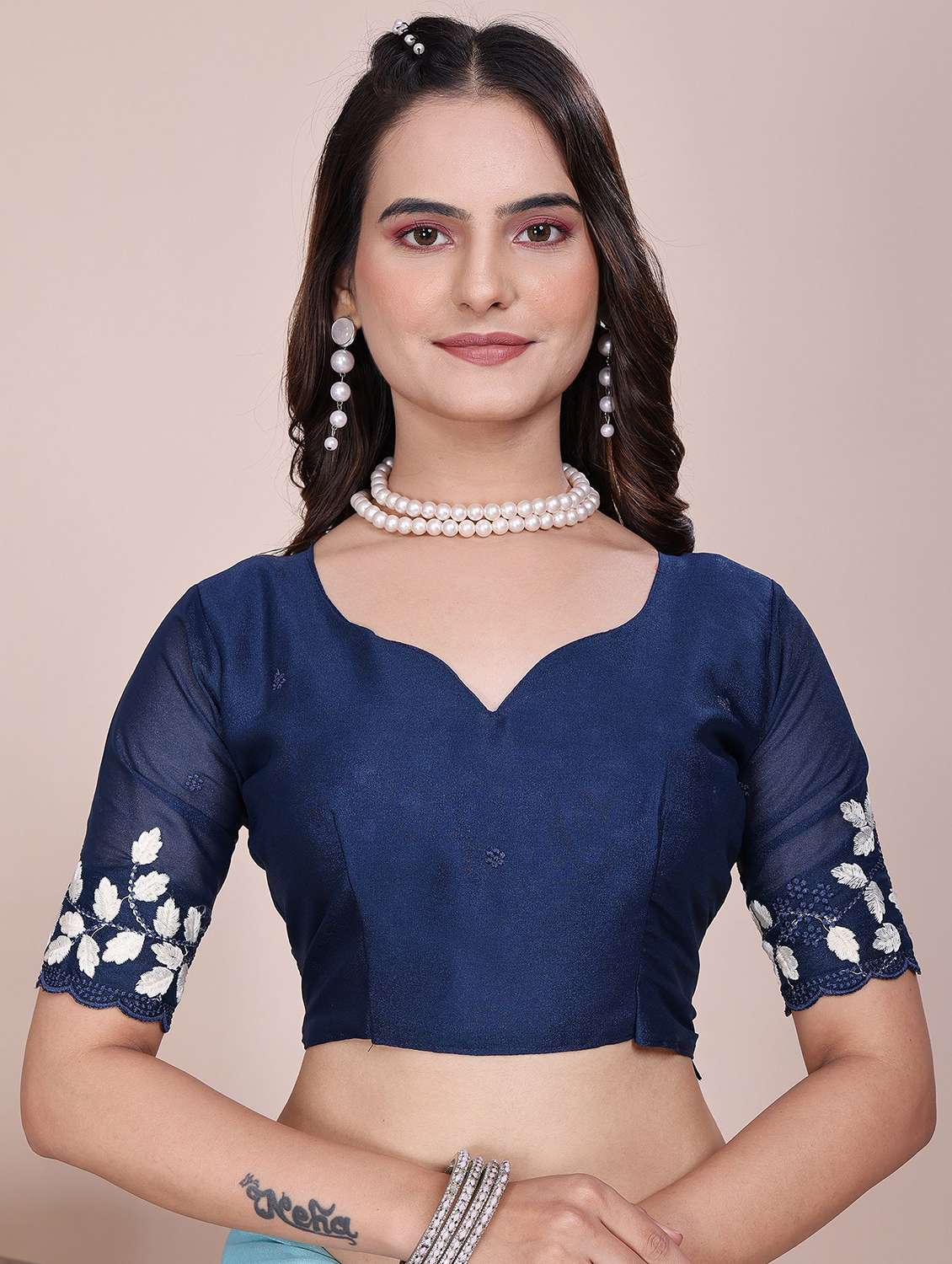Women Solid With Work Embroidered Saree With Blouse - 22729197 -  Standard Image - 3