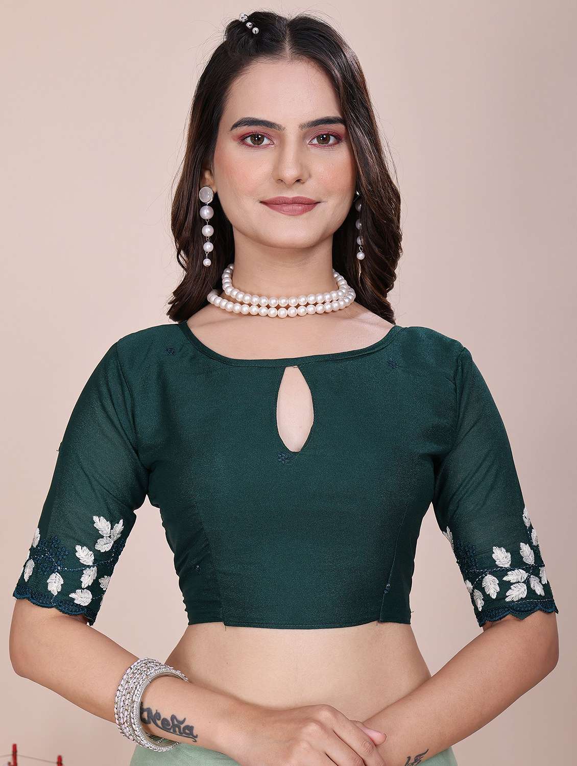 Women Solid With Work Embroidered Saree With Blouse - 22729198 -  Standard Image - 3