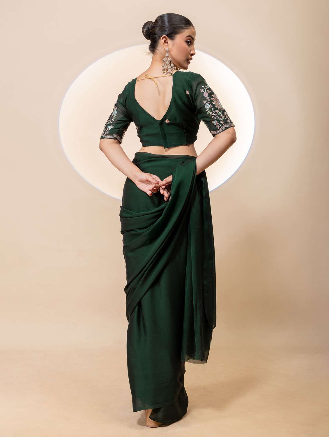 Women Solid Plain Saree With Blouse - 22729286 -  Standard Image - 3