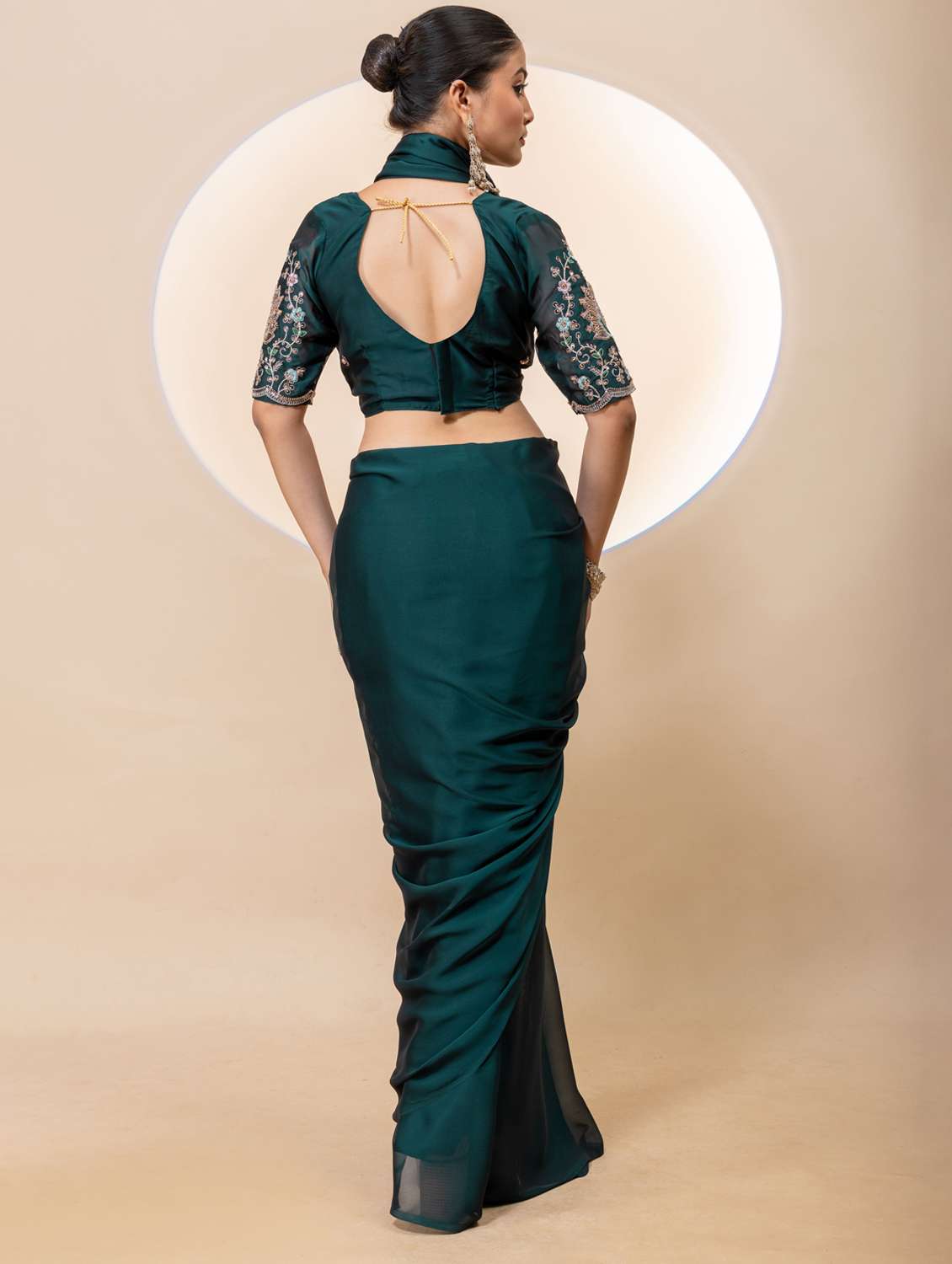 Women Solid Plain Saree With Blouse - 22729288 -  Standard Image - 3