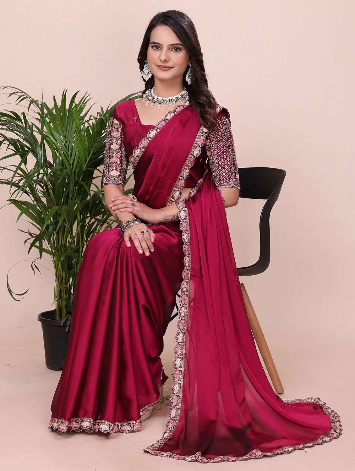 Women Solid With Bordered Saree With Blouse - 22729327 -  Standard Image - 3