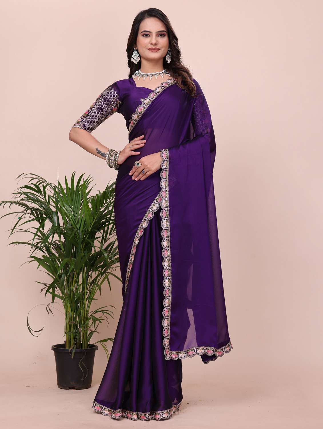 women solid with bordered saree with blouse