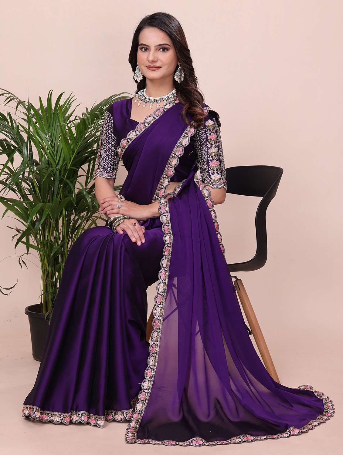 Women Solid With Bordered Saree With Blouse - 22729328 -  Standard Image - 3