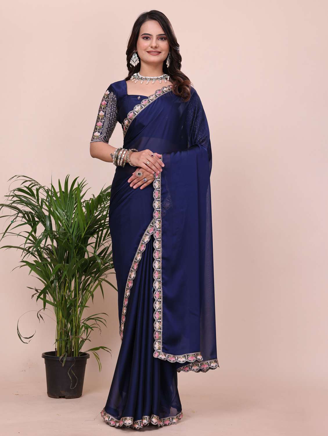 women solid with bordered saree with blouse