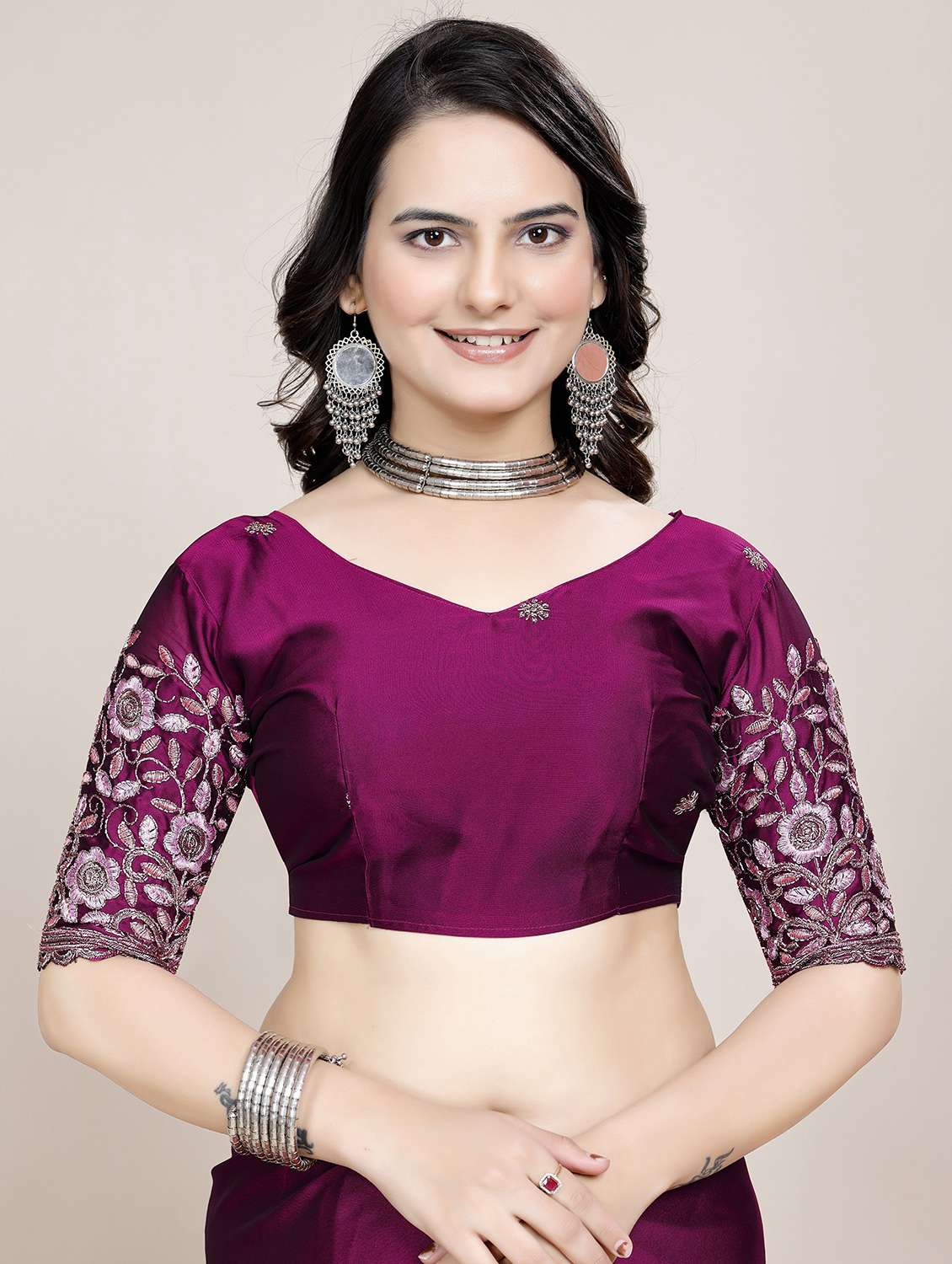 Women Solid With Bordered Saree With Blouse - 22729539 -  Standard Image - 3