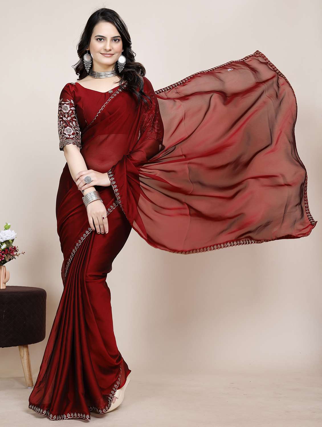 women solid with bordered saree with blouse