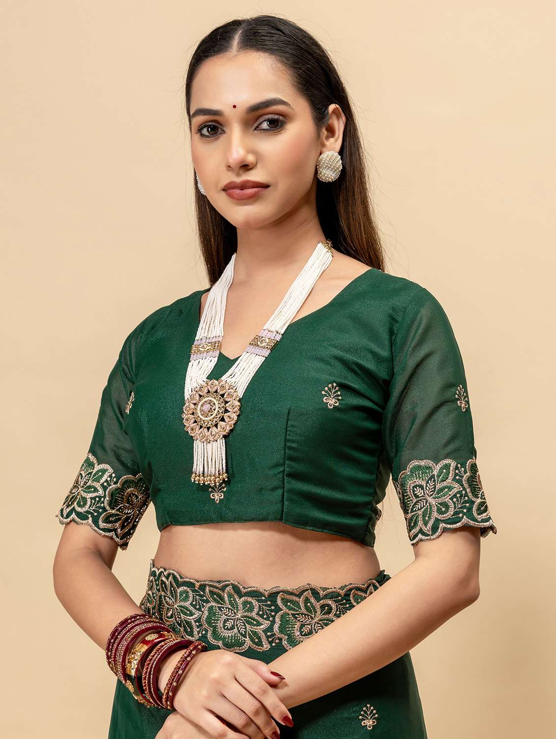 Women Solid With Work Embroidered Saree With Blouse - 22729593 -  Standard Image - 5