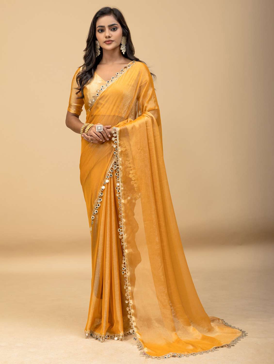 women solid with bordered saree with blouse